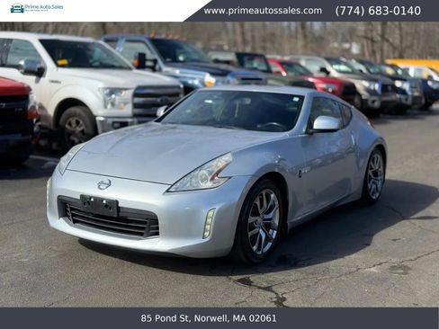 Used 2014 Nissan 370Z Coupe RWD image 3