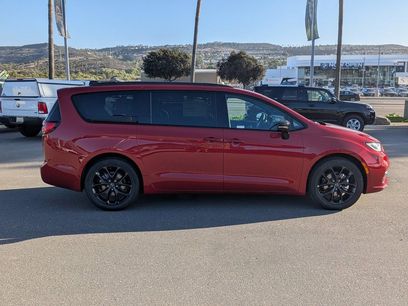 New 2026 Chrysler Pacifica Limited w/ S Appearance Package