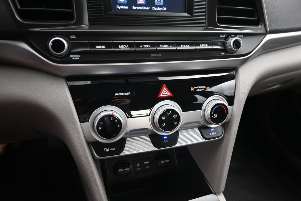 Used 2019 Hyundai Elantra SE FWD image 17