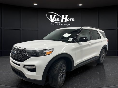 Used 2023 Ford Explorer XLT w/ Equipment Group 202A AWD/4WD image 3