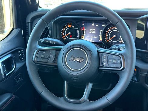 Used 2025 Jeep Wrangler Unlimited Rubicon w/ Convenience Group image 30