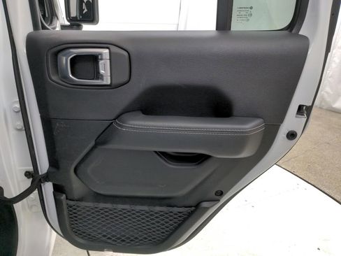 Used 2023 Jeep Wrangler Sahara image 39