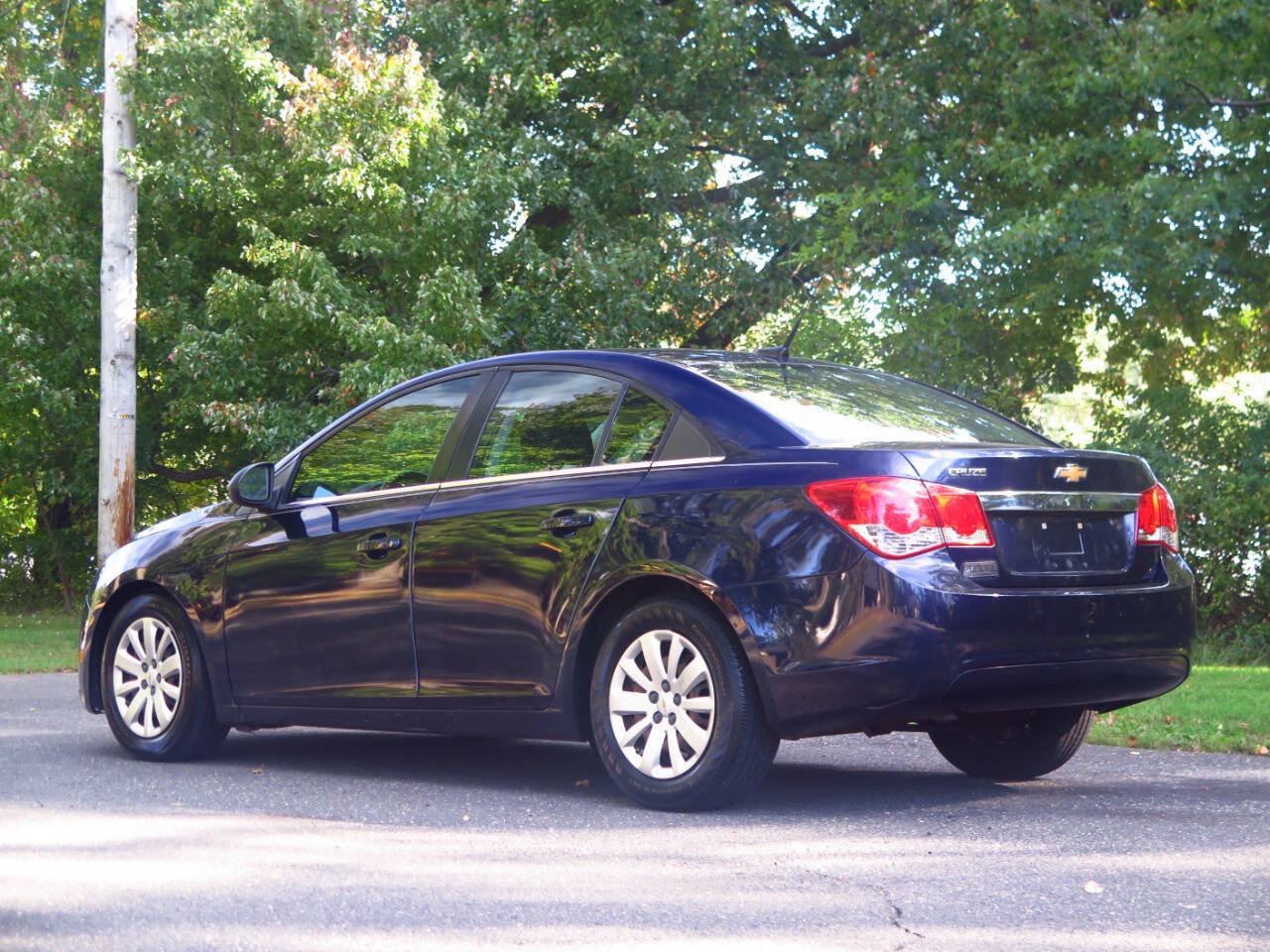 Used 2011 Chevrolet Cruze LS w/ Connectivity Package FWD image 3