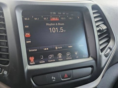 Used 2018 Jeep Cherokee Limited FWD image 7