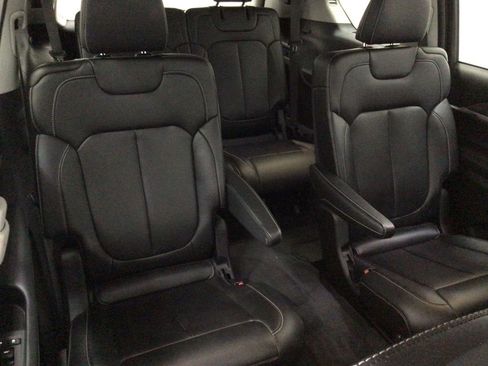 Used 2023 Jeep Grand Cherokee L Limited AWD/4WD image 24