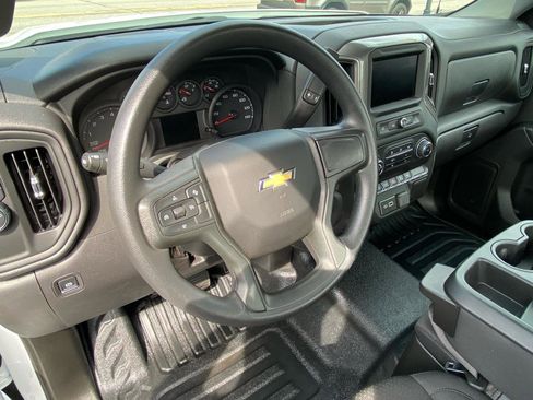 Used 2025 Chevrolet Silverado 1500 W/T image 8