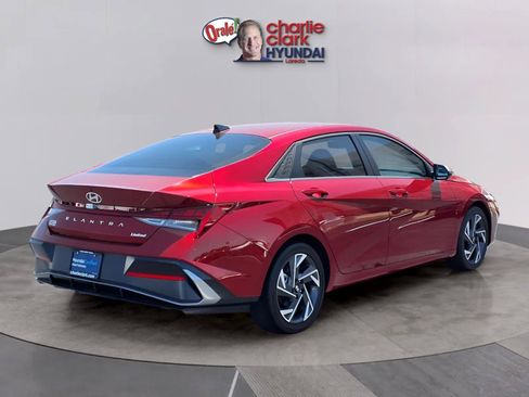 Certified 2025 Hyundai Elantra Limited FWD image 5
