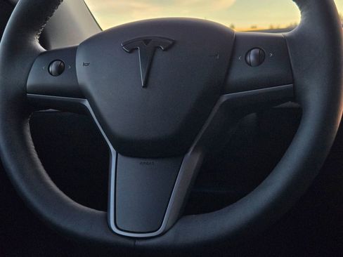 Used 2023 Tesla Model Y Long Range image 27