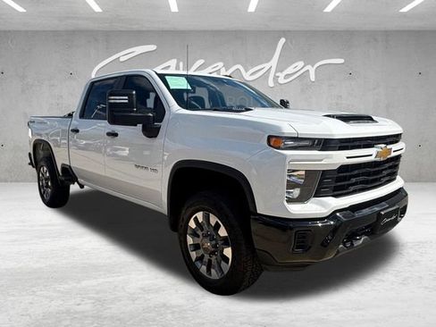 Used 2024 Chevrolet Silverado 2500 Custom w/ Custom Convenience Package AWD/4WD image 2