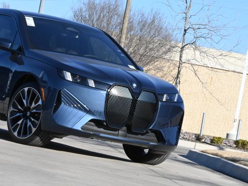 New 2026 BMW iX xDrive45 w/ Premium Package image 3