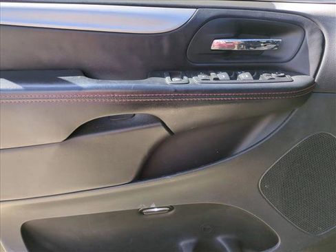 Used 2016 Dodge Grand Caravan R/T FWD image 11