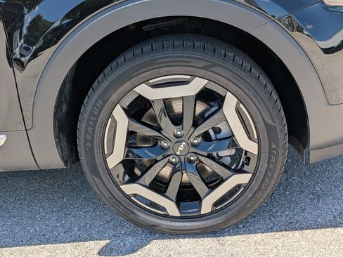 Used 2024 Kia Telluride EX w/ EX Captain's Chair Package FWD image 11