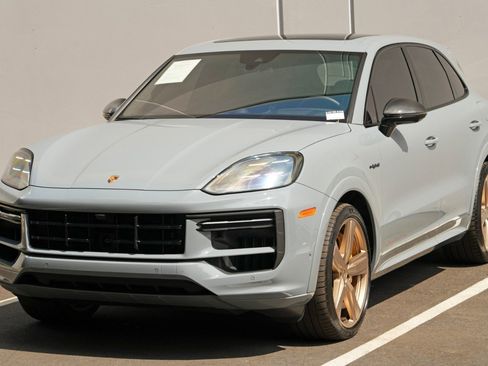Used 2024 Porsche Cayenne Turbo AWD/4WD image 54