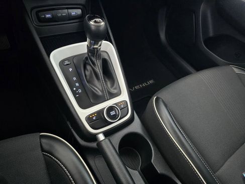 Used 2022 Hyundai Venue Limited FWD image 34