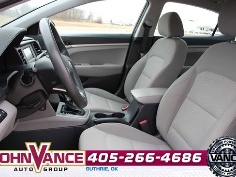 Used 2020 Hyundai Elantra SE image 19