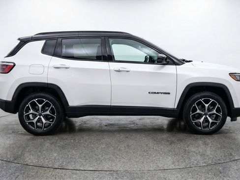 Used 2025 Jeep Compass Limited AWD/4WD image 11