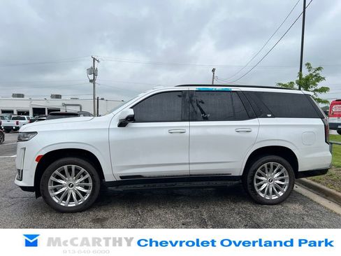 Used 2023 Cadillac Escalade Premium Luxury w/ LPO, Illumination Package AWD/4WD image 6
