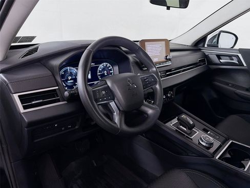 Used 2025 Mitsubishi Outlander ES AWD/4WD image 9