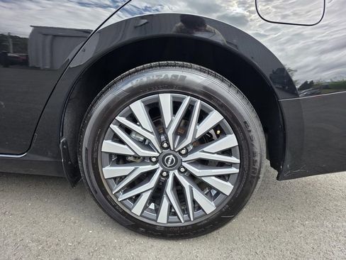 Used 2024 Nissan Altima 2.5 SV AWD/4WD image 10