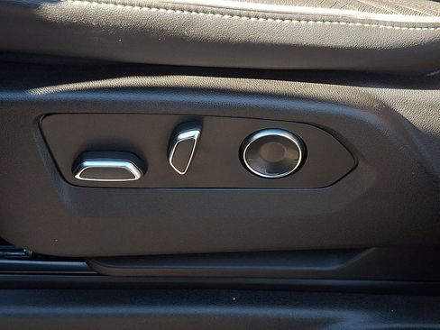 Used 2023 Cadillac Escalade ESV Premium Luxury image 17