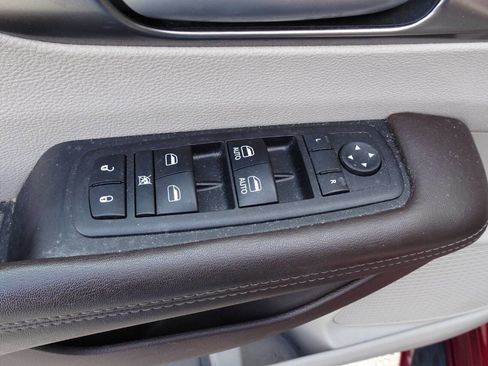 Used 2018 Chrysler Pacifica Touring Plus FWD image 14