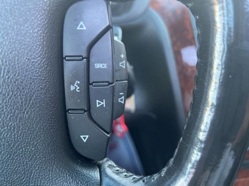 Used 2006 Cadillac DTS Luxury II w/ Sun And Sound Package image 26