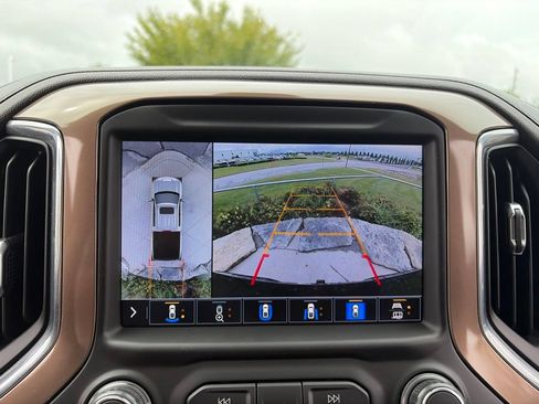 Used 2021 Chevrolet Silverado 1500 High Country w/ Technology Package AWD/4WD image 18