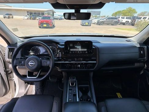 Used 2025 Nissan Pathfinder SL FWD image 21