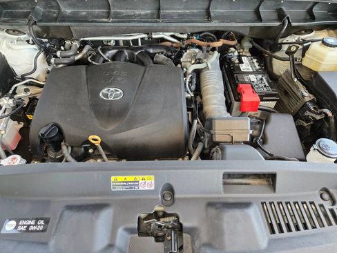 Used 2021 Toyota Highlander XLE FWD image 34
