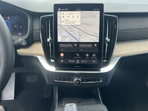 New 2025 Volvo XC90 B6 Core w/ Protection Package image 17