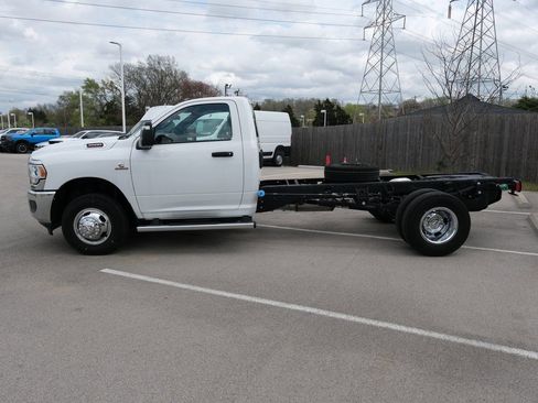 New 2024 RAM 3500 Tradesman AWD/4WD image 7
