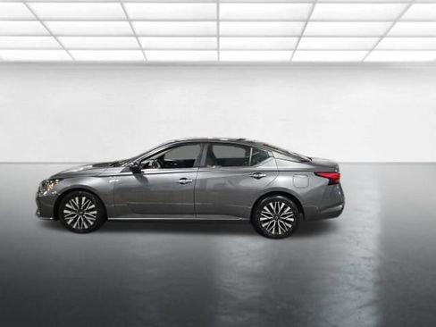 Used 2024 Nissan Altima 2.5 SV FWD image 7