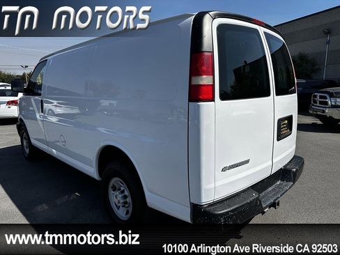 Used 2008 Chevrolet Express 3500 image 4
