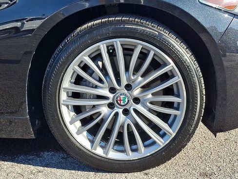 Used 2017 Alfa Romeo Giulia Ti w/ TI Lusso Light Wood Package image 9