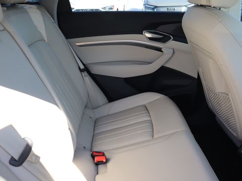 Used 2024 Audi Q8 e-tron Premium Plus w/ Premium Plus Package image 14