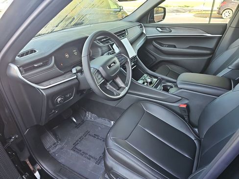 New 2025 Jeep Grand Cherokee Limited w/ Black Appearance Package image 16