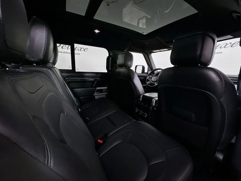 Used 2023 Land Rover Defender 130 SE image 30
