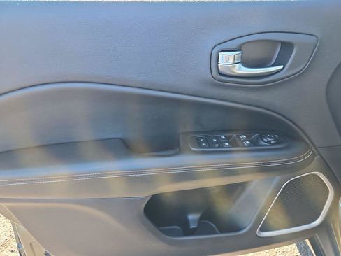 Used 2018 Jeep Compass Latitude w/ Safe & Security Group AWD/4WD image 5