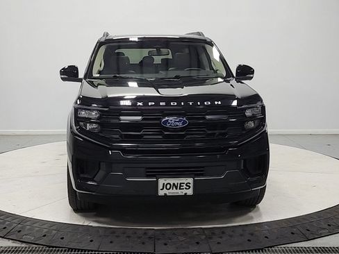 Used 2025 Ford Expedition Max Active RWD image 3