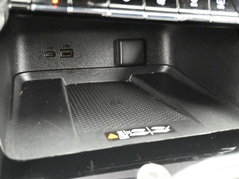 Used 2024 Chevrolet Traverse LT FWD image 26