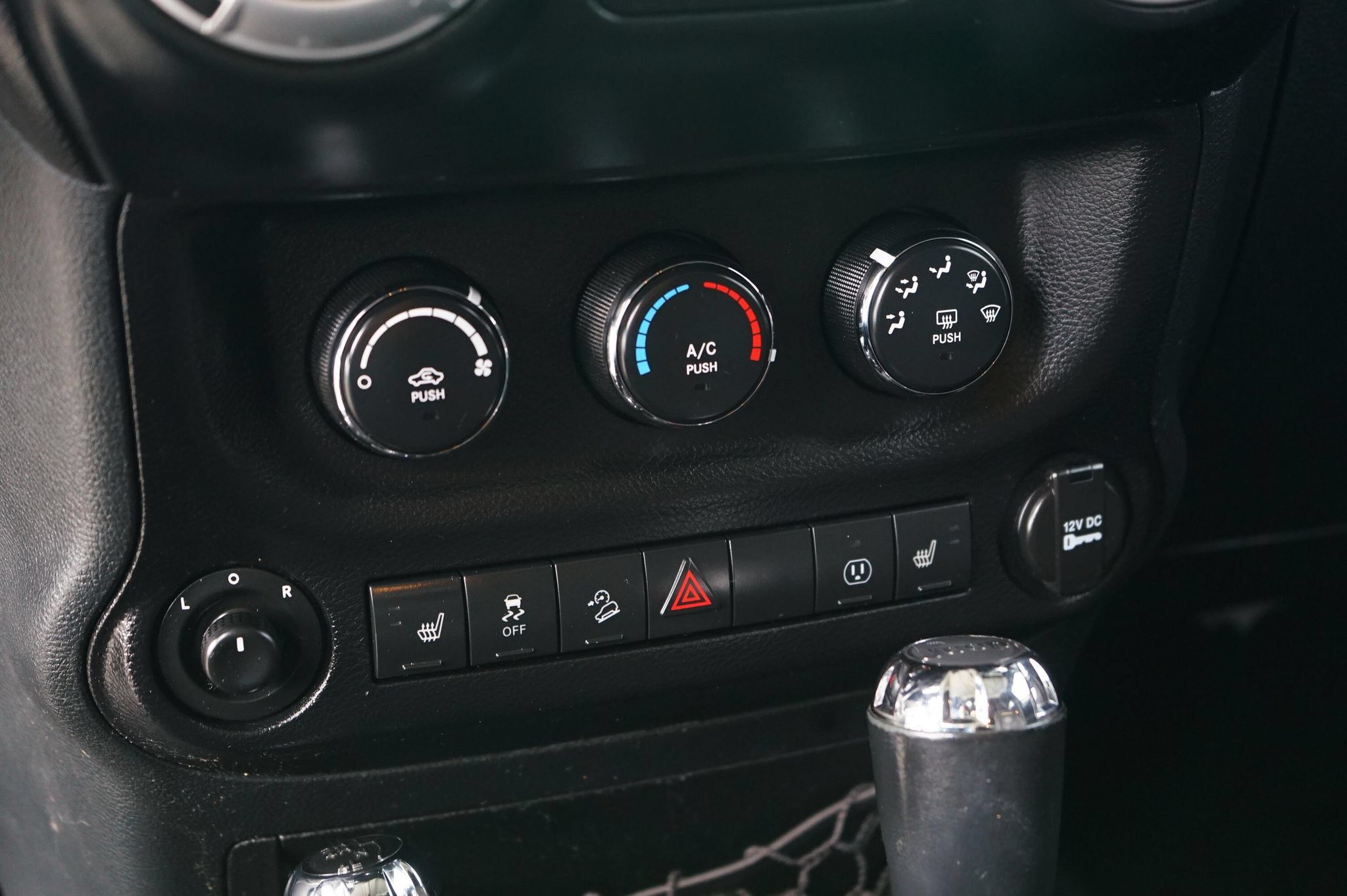 Used 2013 Jeep Wrangler Unlimited Sahara w/ Dual Top Group AWD/4WD image 18
