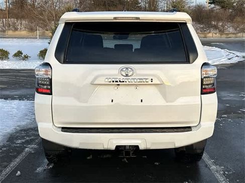 Used 2021 Toyota 4Runner SR5 Premium image 4