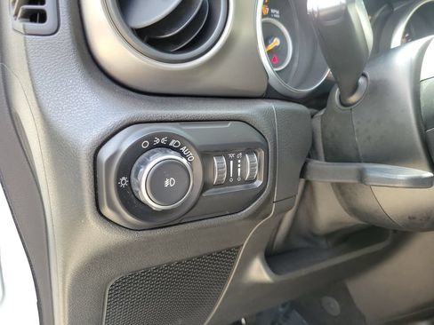 Used 2019 Jeep Wrangler Sport AWD/4WD image 14