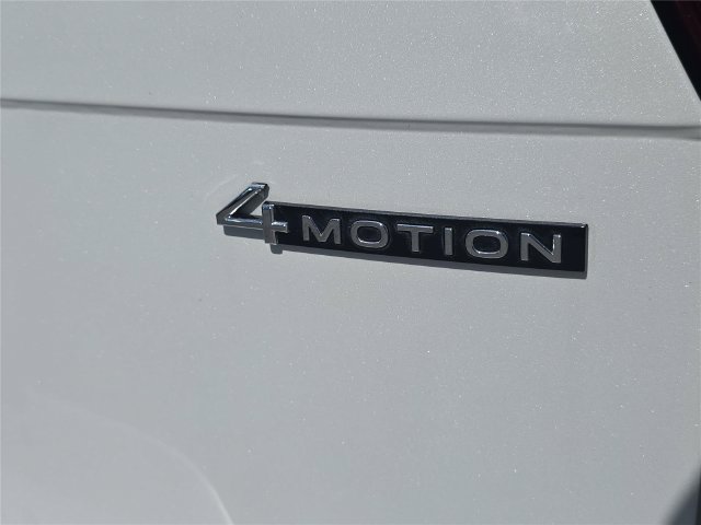 Used 2024 Volkswagen Tiguan SEL R-Line AWD/4WD image 5