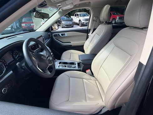 Used 2024 Ford Explorer XLT w/ Equipment Group 202A AWD/4WD image 9