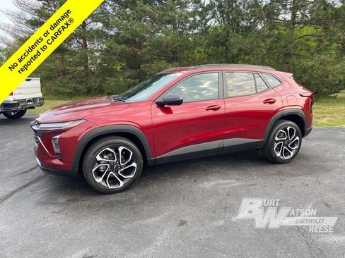 Used 2025 Chevrolet Trax RS w/ Driver Confidence Package FWD image 3