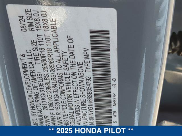 Used 2025 Honda Pilot TrailSport image 24