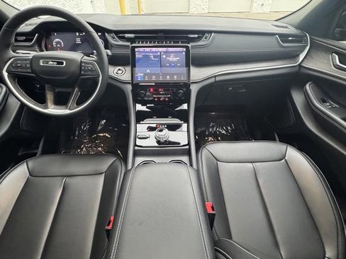 Used 2024 Jeep Grand Cherokee Limited image 14