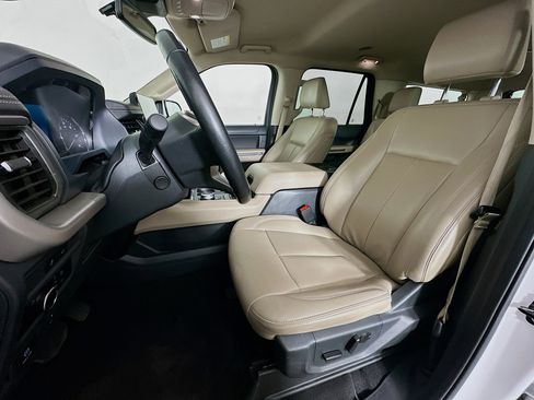 Used 2024 Ford Expedition Max XLT image 13