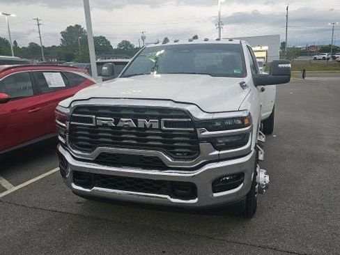 Used 2025 RAM 3500 Big Horn AWD/4WD image 3